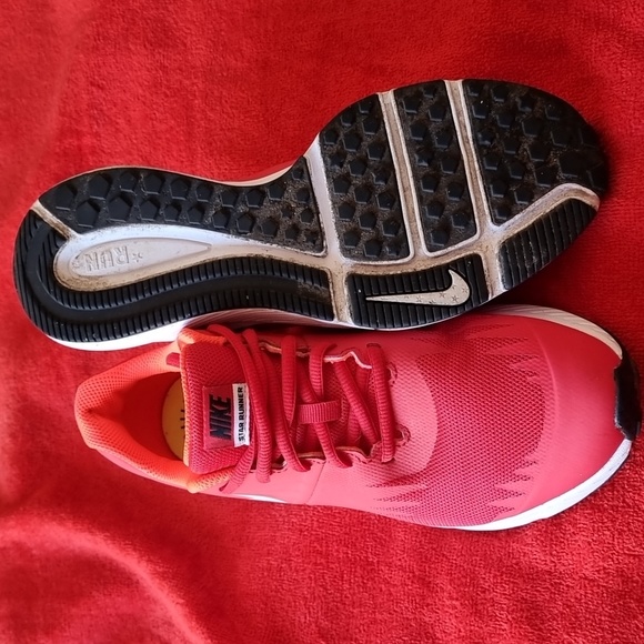 Nike running shoes - Picture 3 of 3